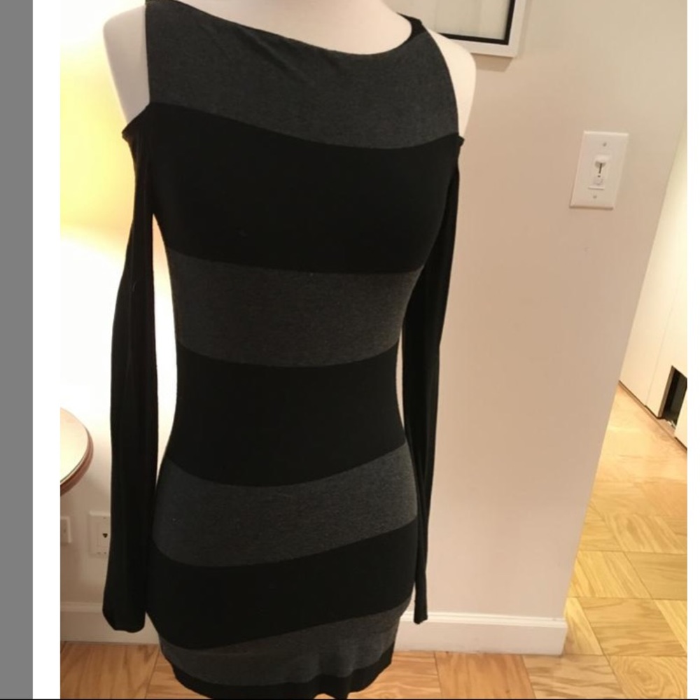 Bailey 44 ✨ Cold Shoulder Wide Stripes Tunic NWOT